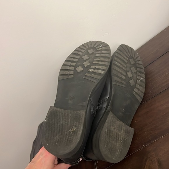 Black boots - Picture 5 of 6